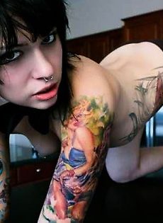 Эротические фото девушек с татуировками - фото #15