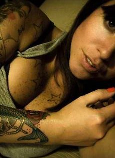 Эротические фото девушек с татуировками - фото #26