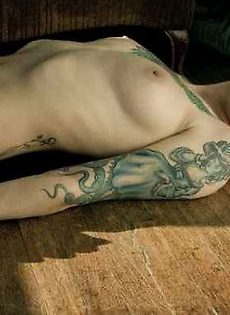 Эротические фото девушек с татуировками - фото #34