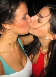 Девчонки целуются и не только (27 фото) - фото #23
