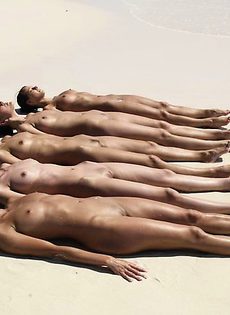 Сексуальные модели на пляже! - фото #1