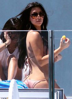 Ким Кардашьян в бикини - фото #10