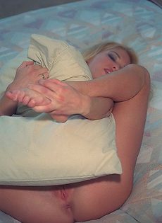 Соски торчком во время мастурбации - фото #10