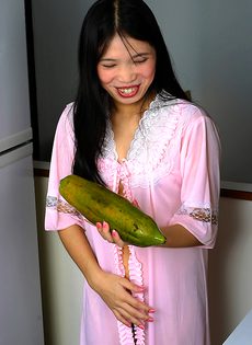 Симпатичная обнаженная азиатская красавица - фото #2