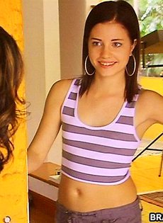 Две шлюшки на отсосе у мальца