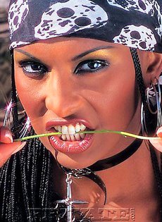 Девушки берут в рот