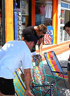 Мужик накончал брюнетке на лицо