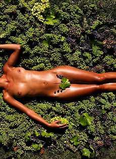 Стройная симпатичная красавица!