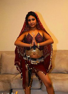 Мужик снял себе индианку