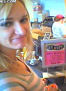 Бабу сняли прямо в кафе