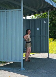 На остановке