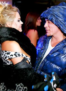 В этом ночном клубе творится невообразимый разврат