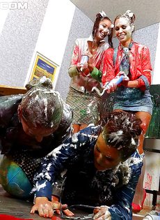 Молодые студентки развлеклись по полной программе в классе