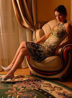 Девушка в платье эротичный фотосет