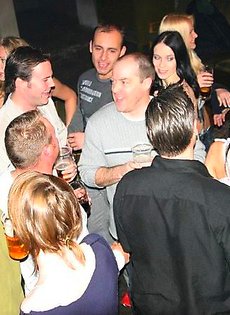 Девушек трахают на пати