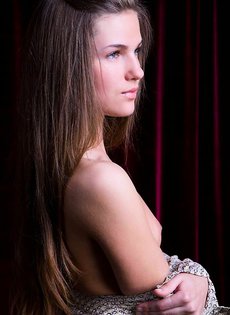 Оля в чулочках