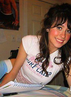 Сосет хуй у молодого парня