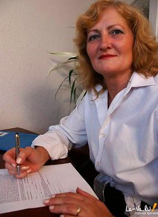 Безумная секретарша на своей работе