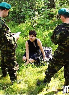 Пограничники поймали американскую шпионку и завалили ей защеку