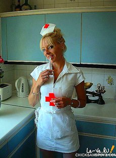 Опытный врач измерила температуру своей пизды