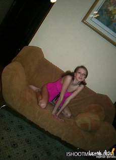 Парень воспользовался девушкой и всадил ей в целку