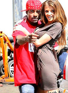 Сучке захотелось стать знаменитой