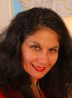 Бабушка Кармен хвастается прекрасно сохранившимся голым телом