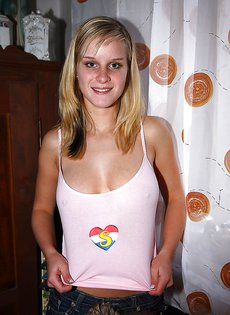 Домашние фото с мастурбирующей девушкой с большими сиськами