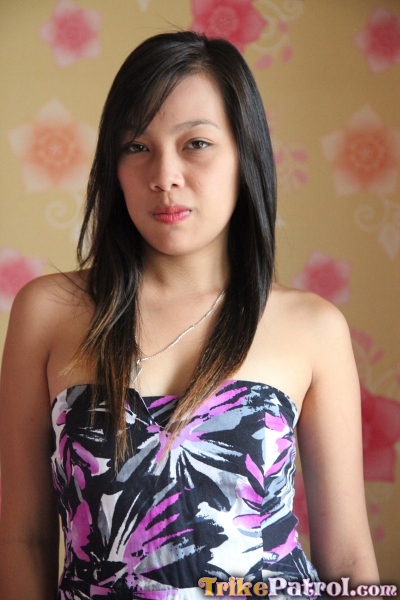 Азиатская худенькая девушка с маленькой грудью и тугой писькой